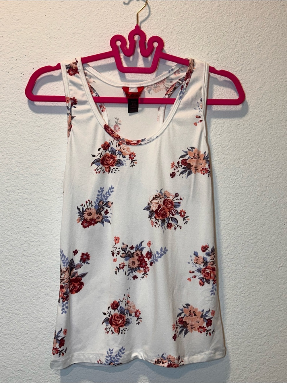 Hot Kiss White Floral Tank with Red and Blush Rose Clusters